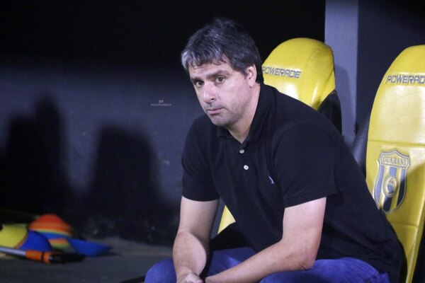 Versus / Hernán Rodrigo López tendría las horas contadas en Guaraní