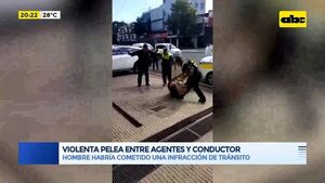 Video: Violenta pelea entre agentes de la PMT y conductor  - Periodísticamente - ABC Color