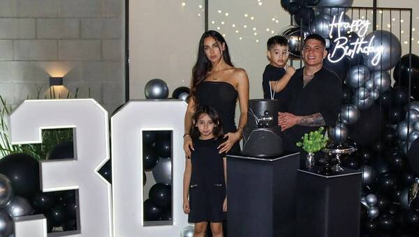 [GALERÍA] Llegaron los 30 de Juan Manuel Iturbe y así los celebró