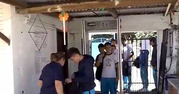 La Nación / “Sin leche en las escuelas y usan detector de metales”