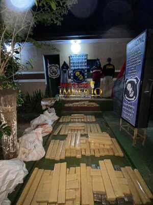 Policía detiene a dos ocupantes de un automóvil con más de 150 kilos de marihuana - Radio Imperio