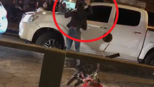 Pilló a su corazón jára con otra y le reventó la camioneta