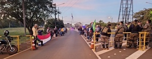Exobreros de Itaipú se movilizan en reclamo de compensación