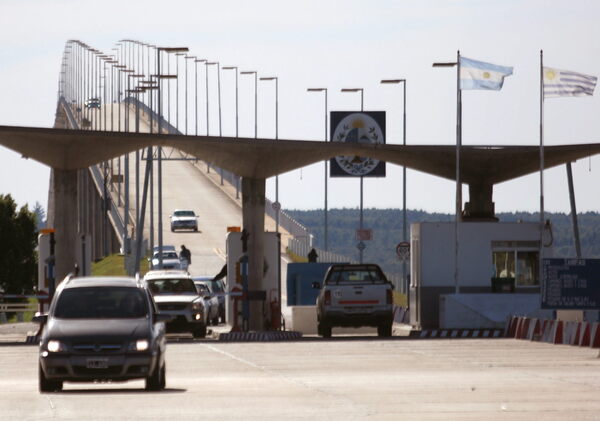 El éxodo hacia una Argentina superbarata pone en jaque a Uruguay - MarketData
