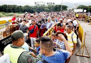 La inflación anualizada de Venezuela trepa a 458%, podría agravar la crisis de refugiados - Mundo - ABC Color