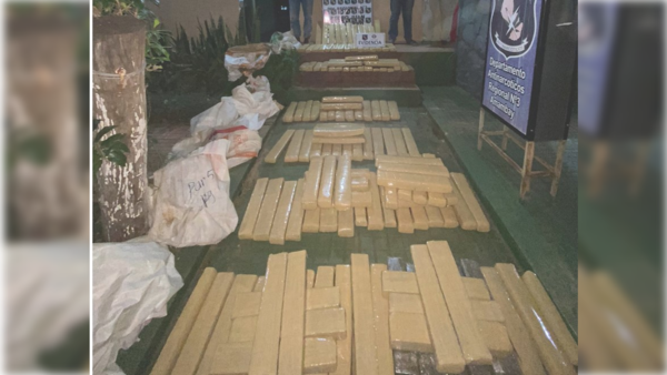 Dos arrieros iban en un auto que "volaba": transportaban más de 150 kilos de marihuana