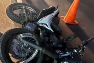 Dos muertos tras choque de moto contra una columna en Asunción