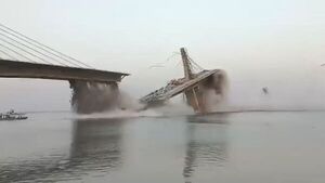 Diario HOY | VIDEO| Puente en construcción se derrumba por segunda vez