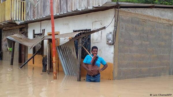 Al menos 500 personas evacuadas en Ecuador por inundaciones