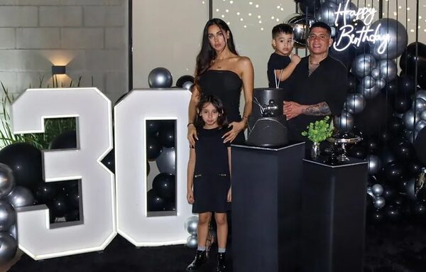 Juan Iturbe llegó a los 30 y la celebración fue a pura familia - Gente - ABC Color