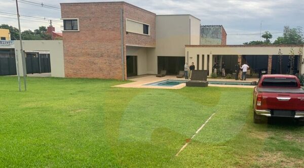Caso “Cachorrâo”: allanan lujosa residencia usada por narcos para entretenimiento