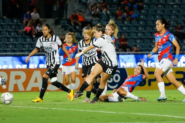 Versus / Libertad-Limpeño tumba a Cerro Porteño y jugará la final contra Olimpia