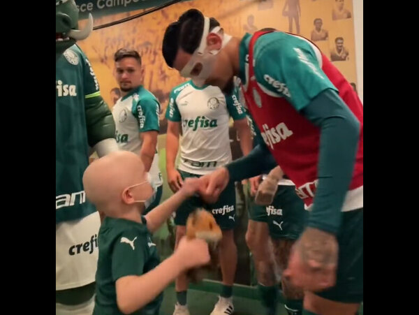 Versus / El gran gesto del Palmeiras con un niño que lucha contra una dura enfermedad