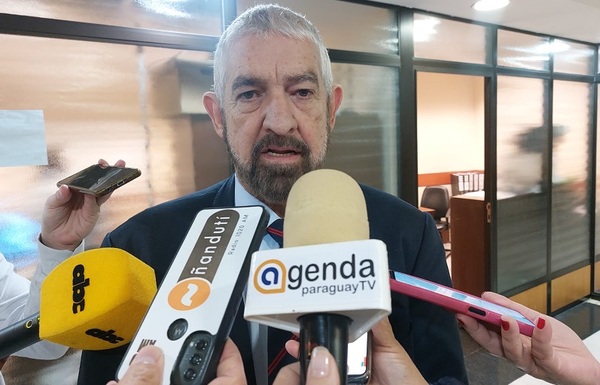 Senador cuestiona a Riera, pero respeta decisión del presidente