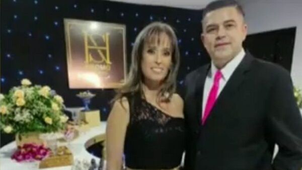Se entrega esposa de coronel que intentó dar celular a tío Rico
