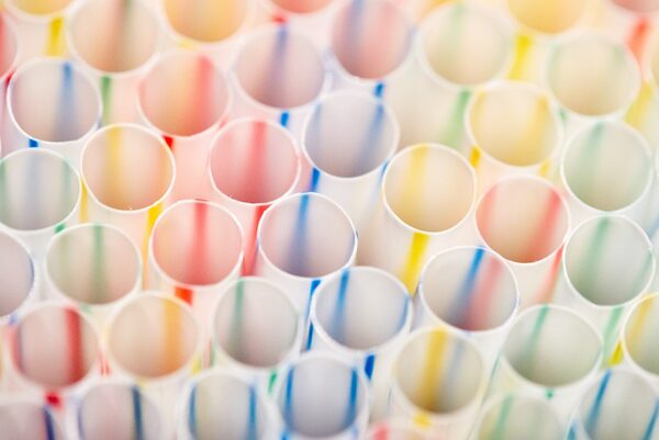 Uruguay promueve un sello para que las empresas reduzcan los plásticos de un solo uso - MarketData