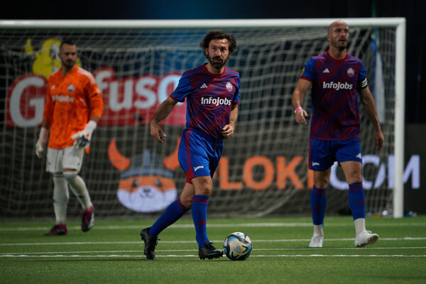 Versus / La gran pegada de Andrea Pirlo en la Kings League