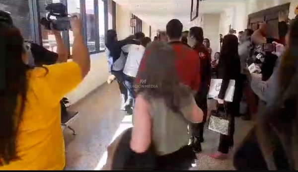 Diario HOY | A los golpes en pasillo de tribunales tras juicio de “Mbururu”