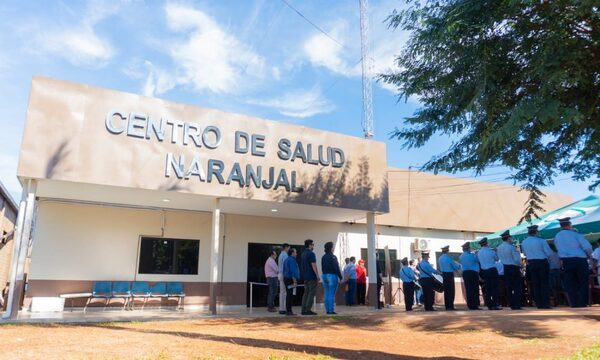 Gobernador inaugura obras y mejoras en Centro de Salud de Naranjal