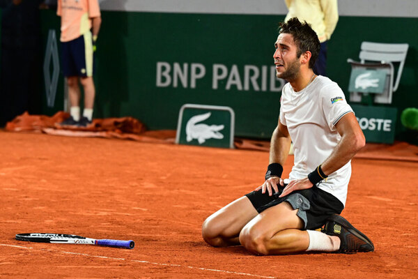 Versus / Etcheverry arrasa a Nishioka y jugará los cuartos de Roland Garros