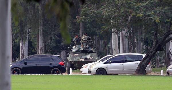 La Nación / Tanque de guerra custodia celda de Tío Rico en la cárcel de Viñas Cué