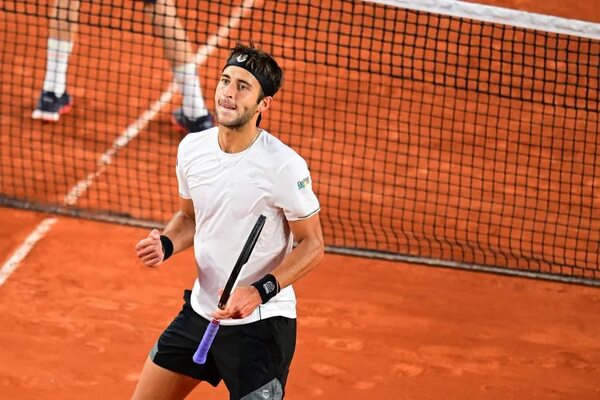 Etcheverry arrasa a Nishioka y jugará los cuartos de Roland Garros - Tenis - ABC Color