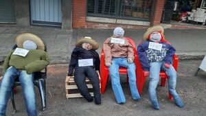 Arrancan carteles de los Judas Kái porque supuestamente tenían nombres de políticos - Nacionales - ABC Color