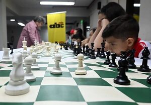 El ajedrez cruza la bahía para festejar los 121 años del Mbiguá - Polideportivo - ABC Color