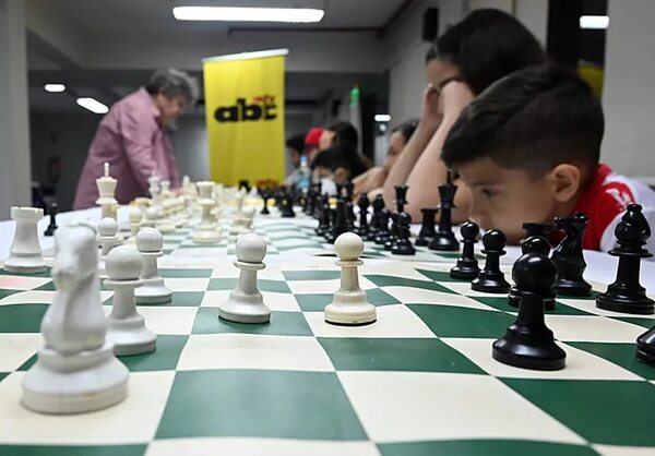 El ajedrez cruza la bahía para festejar los 121 años del Mbiguá - Polideportivo - ABC Color