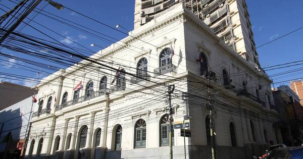 La Nación / Contrataciones abre investigación a compra de bocaditos y árbol de Navidad