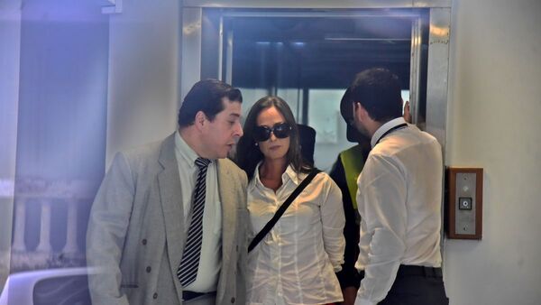 Esposa de militar que hizo “favor” a Tío Rico se presenta e iría a prisión
