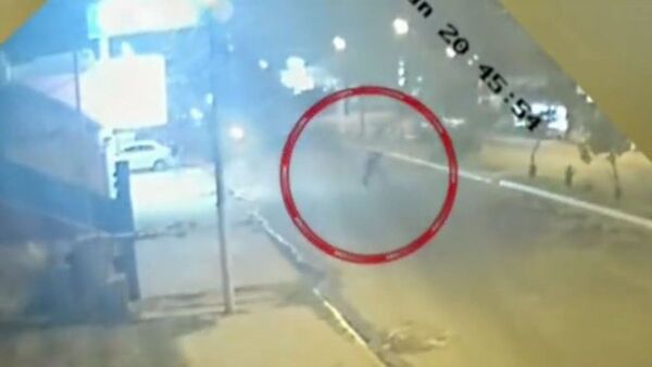 Motociclista falleció al esquivar a un peatón
