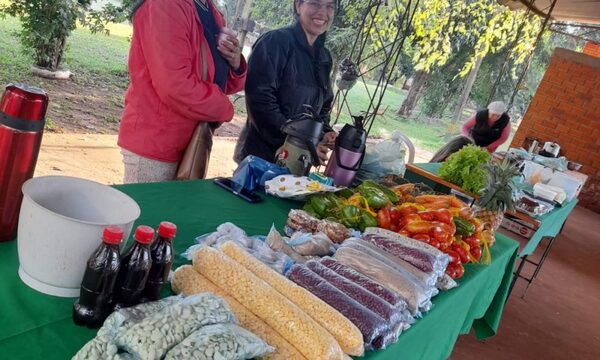 Productores aguardan por compristas
