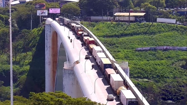 Pretenden mejorar la seguridad y la circulación en el Puente de la Amistad - La Clave