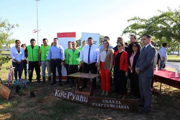 Como parte de su reinsersión social, internos realizan jornada de limpieza en Costanera de Asunción - .::Agencia IP::.