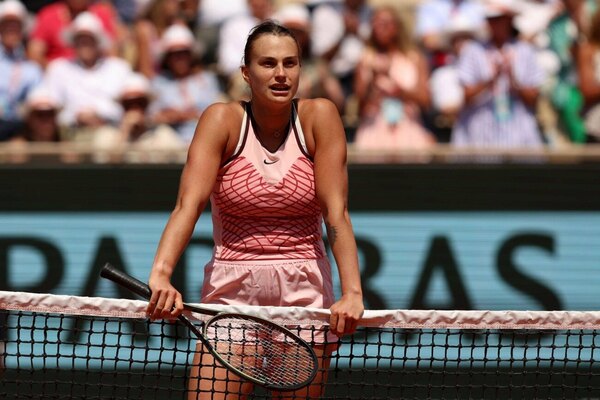 Versus / La bielorrusa Sabalenka eliminó a la ucraniana Svitolina en un partido políticamente cargado