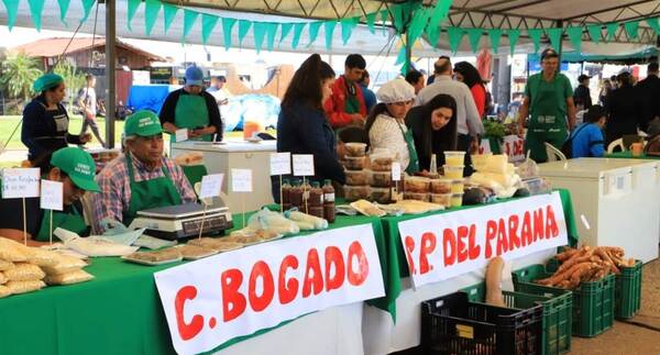 Feria distrital recauda más de cien millones de guaraníes