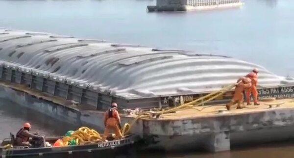 Barcazas con 32 mil toneladas de soja se desprendieron y quedaron a la deriva en el río Paraguay - Nacionales - ABC Color