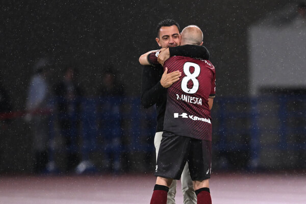 Versus / Barcelona derrotó al Vissel Kobe en la despedida de Andrés Iniesta