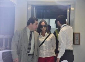 Juez dispone prisión preventiva para esposa de coronel · Radio Monumental 1080 AM