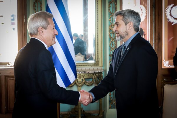 Presidente recibió cartas credenciales del embajador de Uruguay - .::Agencia IP::.