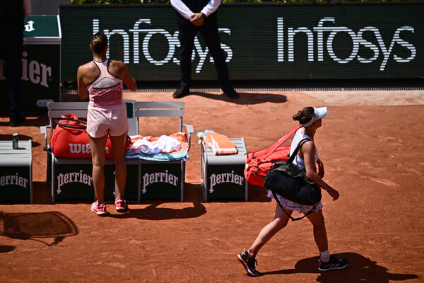Versus / La bielorrusa Sabalenka se declara contra la guerra y la ucraniana Svitolina evita saludarla