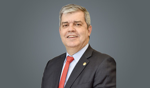 Santiago Pe帽a, presidente electo de Paraguay anuncia a Enrique Riera, como primer integrante de su futuro gabinete - Revista PLUS