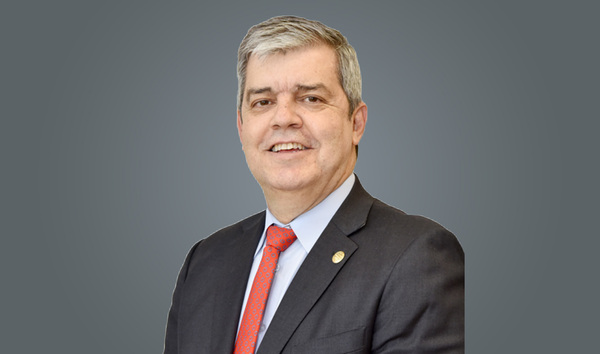 Santiago Pe帽a, presidente electo de Paraguay anuncia a Enrique Riera, como primer integrante de su futuro gabinete - Revista PLUS
