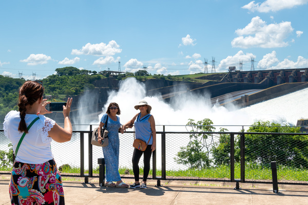 Itaipu impulsa el desarrollo del turismo en Foz de Yguazú - La Clave