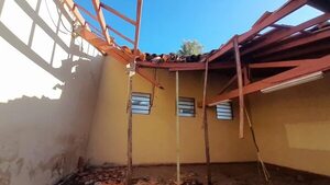 Se derrumba el techo de una escuela céntrica de Coronel Oviedo - Nacionales - ABC Color