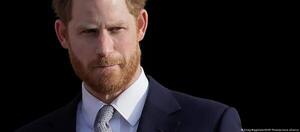 Príncipe Harry acusa a tabloides de generarle "paranoia"
