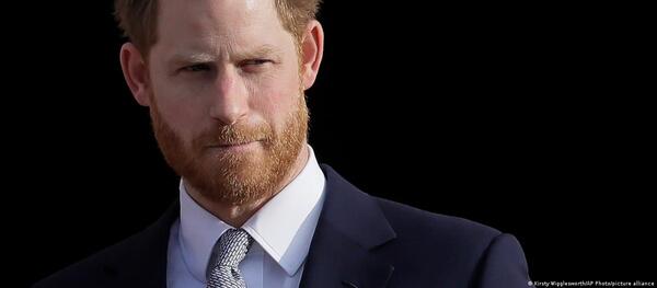 Príncipe Harry acusa a tabloides de generarle "paranoia"