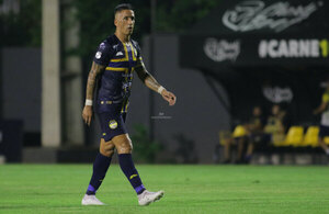 Versus / Apenas dejó Trinidense y ya hay equipos que buscan a Lucas Barrios