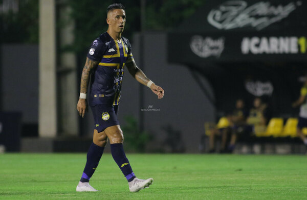 Versus / Apenas dejó Trinidense y ya hay equipos que buscan a Lucas Barrios